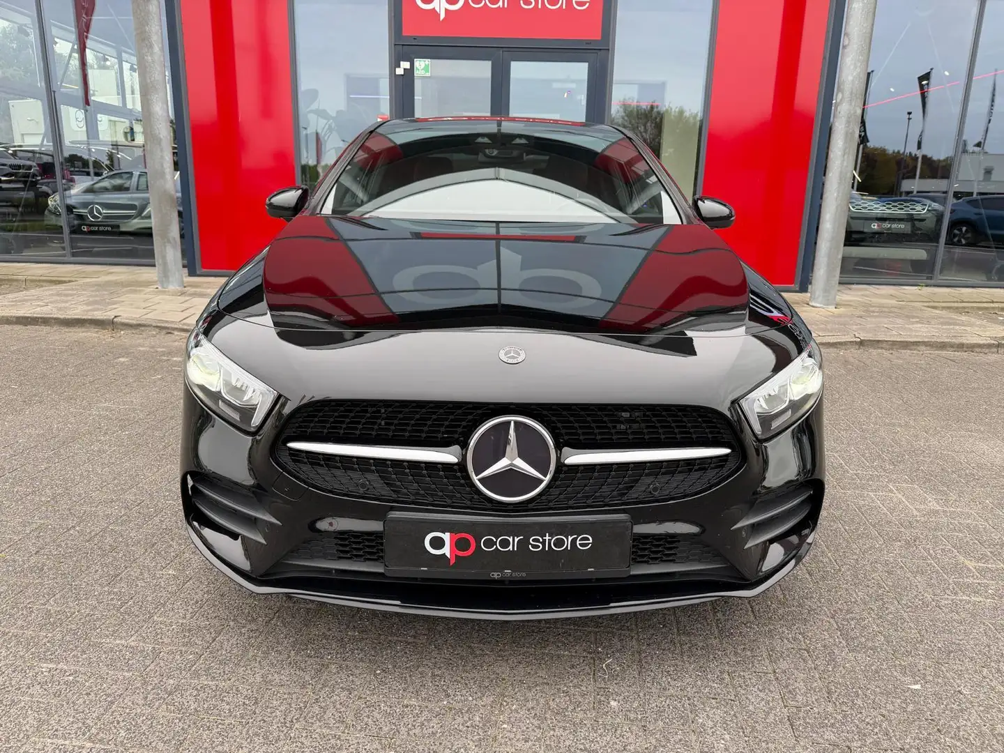 Mercedes-Benz A 250 e Business Solution AMG Limited Zwart - 2
