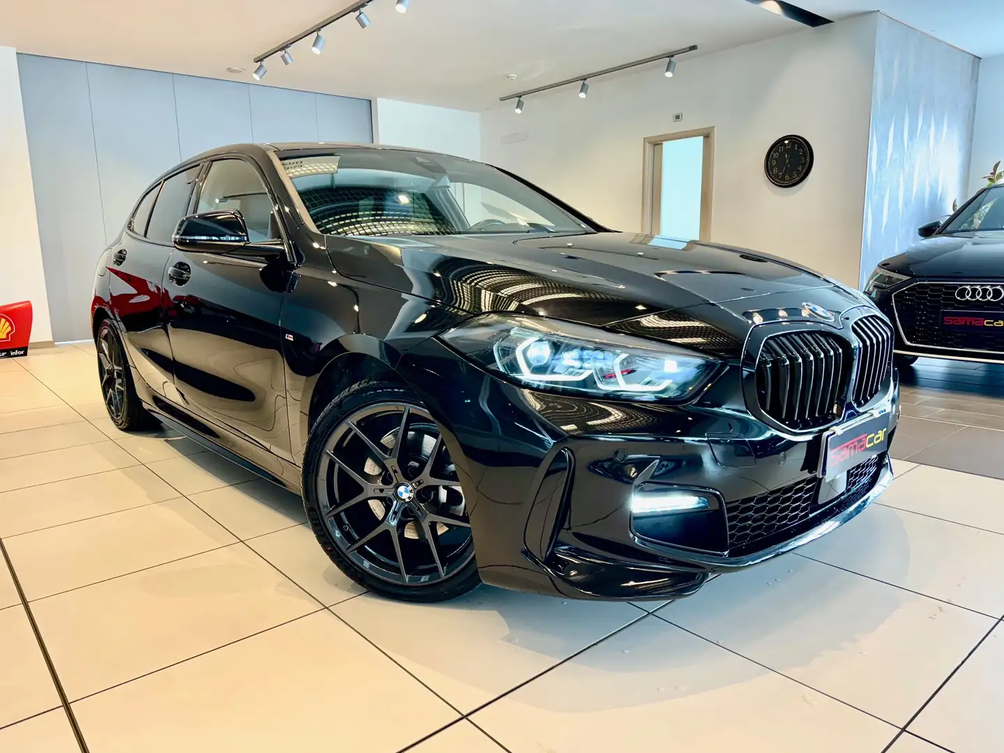 BMW 118 d Msport auto SHADOW LINE, CARPLAY, HARMAN/KARDON Чорний - 1