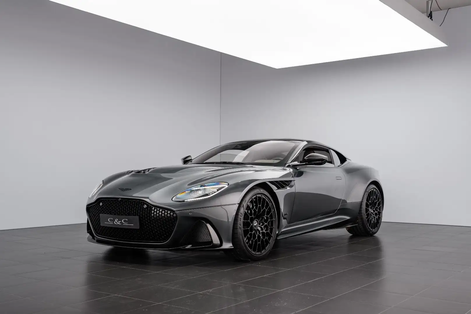 Aston Martin DBS 770 Ultimate 1 OF 300/FULL CARBON Gris - 1