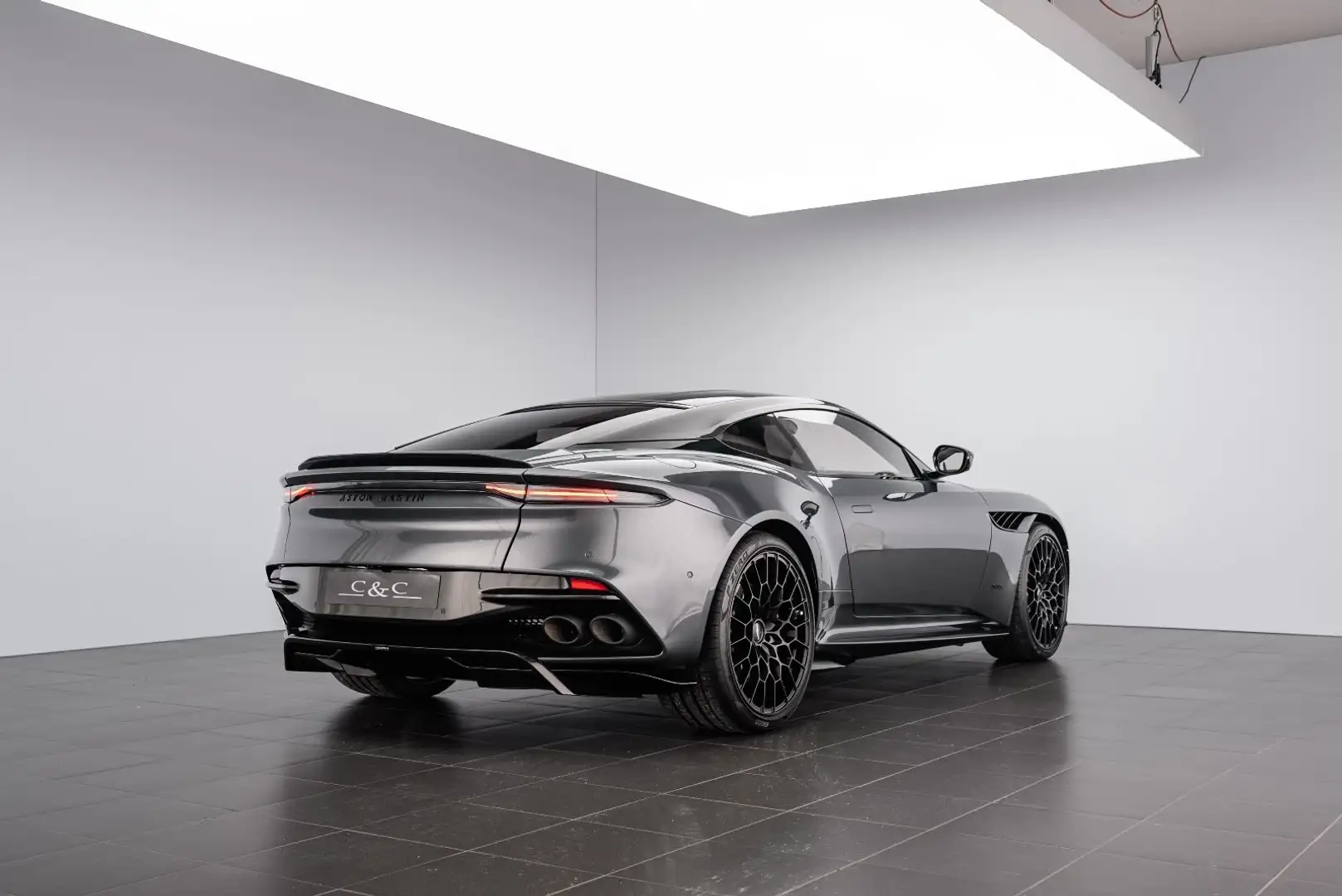 Aston Martin DBS 770 Ultimate 1 OF 300/FULL CARBON Gris - 2