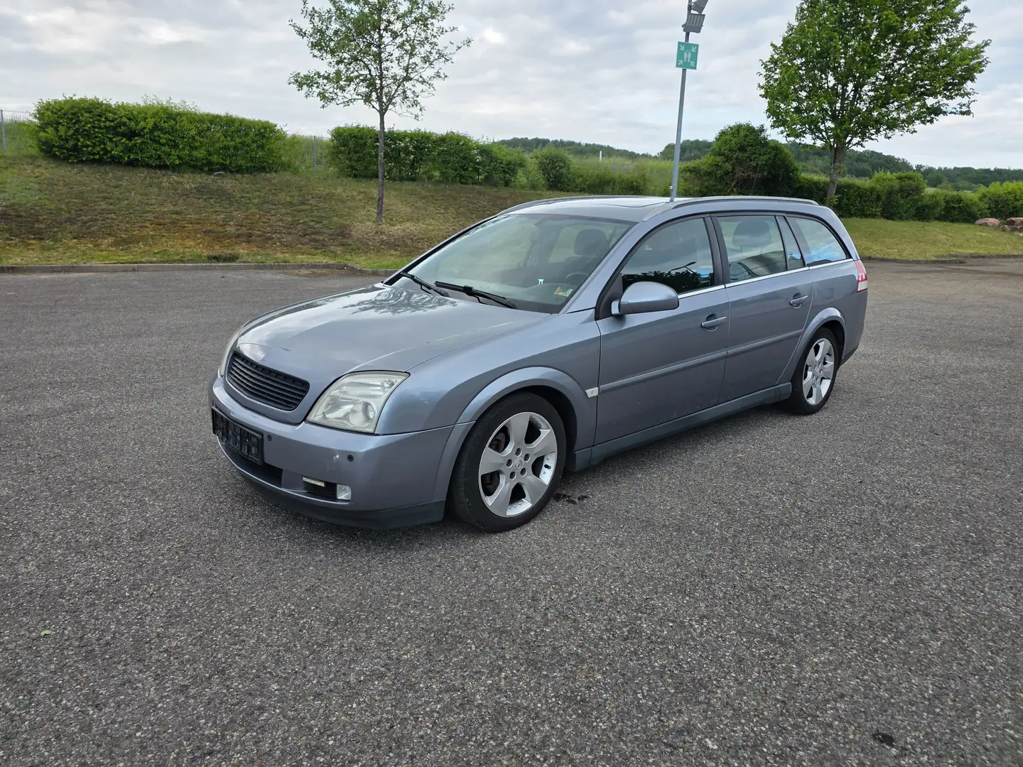 Opel Vectra Sport**Automatik**AHK**01/2027 Gris - 1
