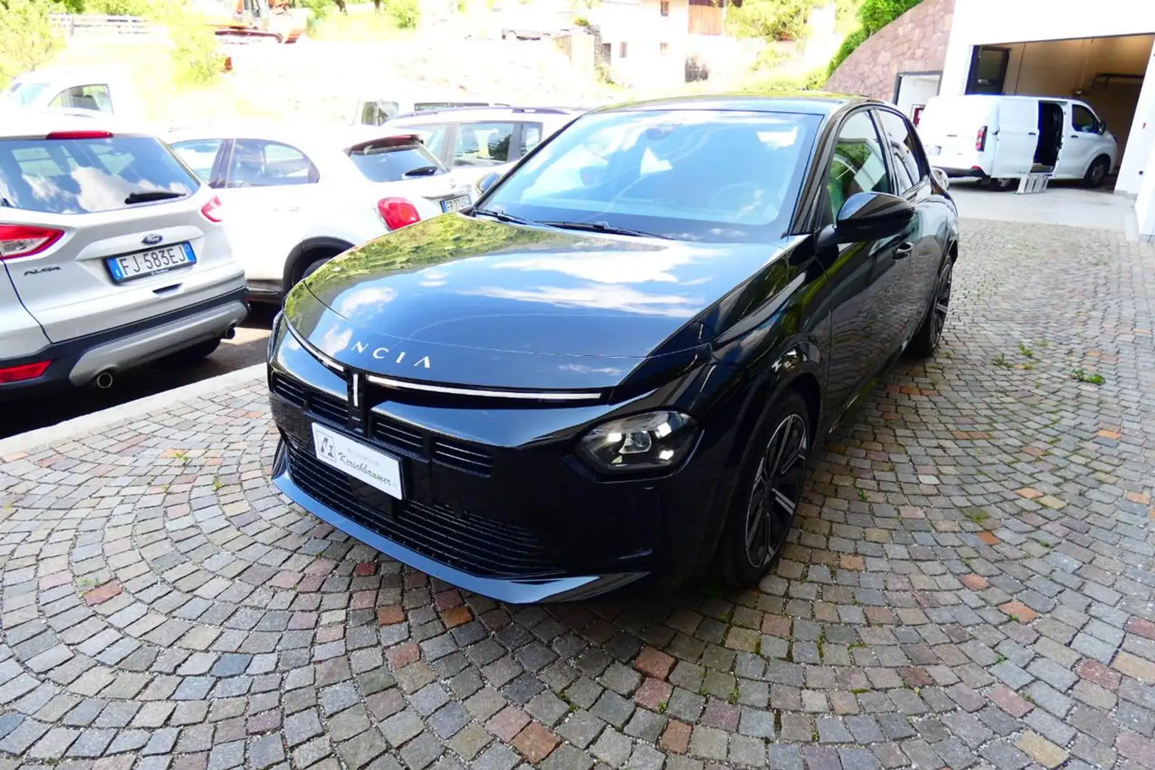 Lancia Ypsilon Hybrid e-DCT LX Zwart - 2
