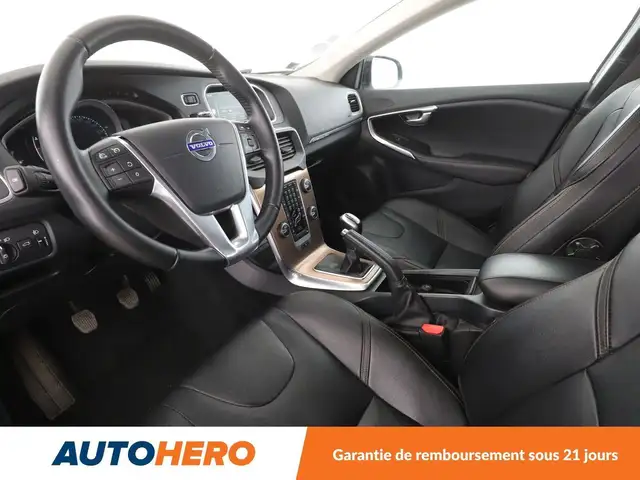 Volvo V40 Cross Country view 11