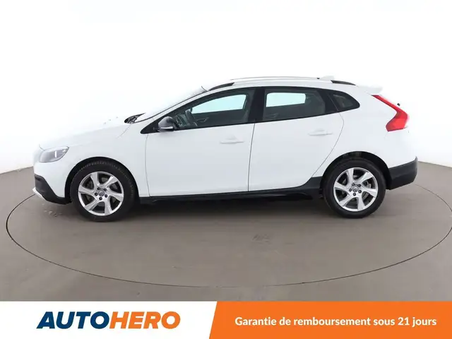 Volvo V40 Cross Country view 3