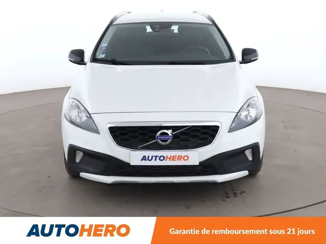 Volvo V40 Cross Country view 9