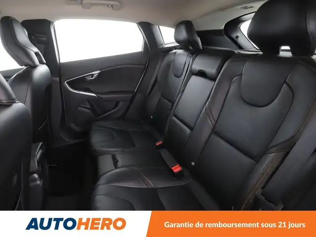 Volvo V40 Cross Country view 14