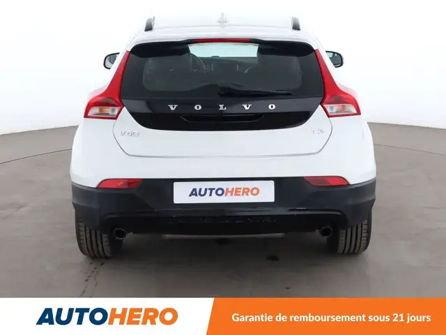 Volvo V40 Cross Country view 5