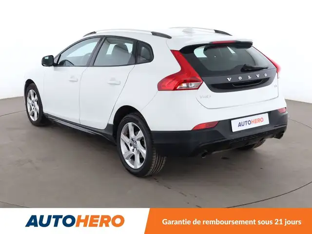 Volvo V40 Cross Country view 4
