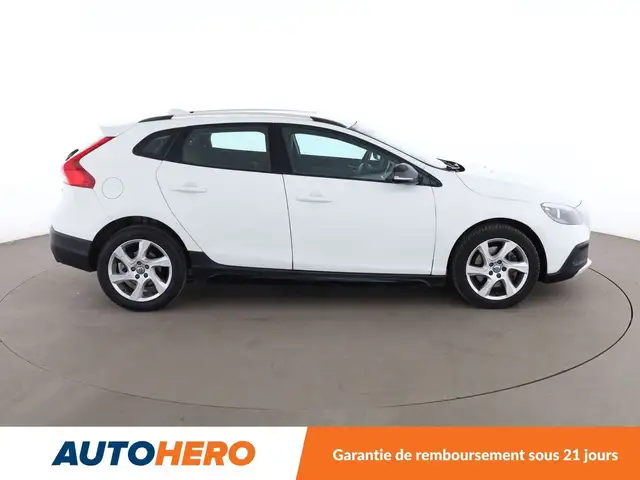 Volvo V40 Cross Country view 7