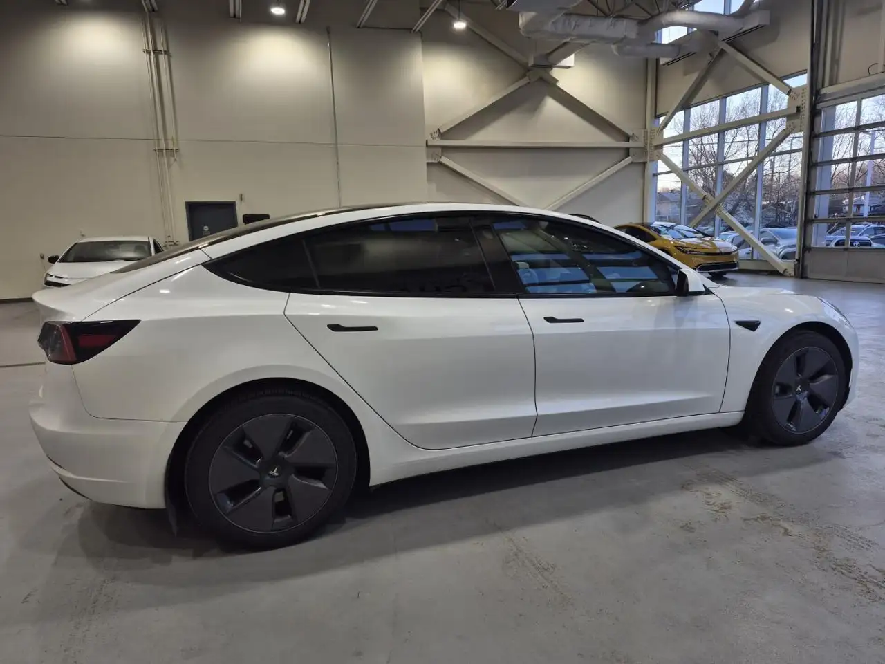 Tesla Model 3 снимка Tesla Model 3