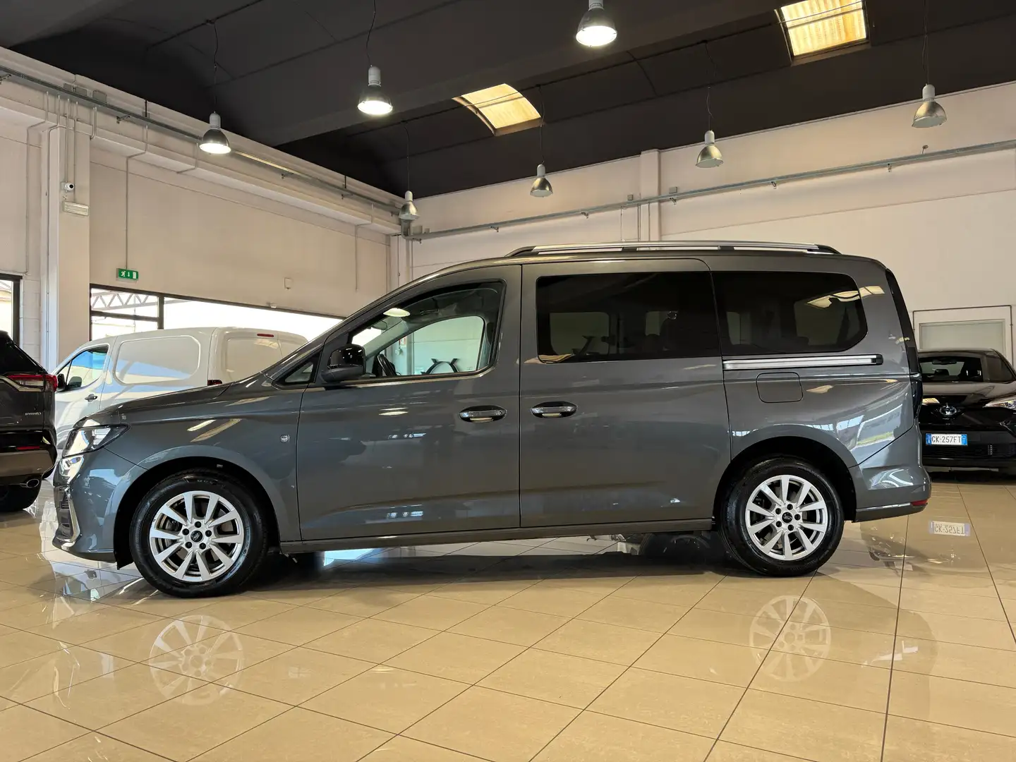 Ford Grand Tourneo Connect 7 POSTI 2.0 EcoBlue 122 CV Powershif Gris - 2