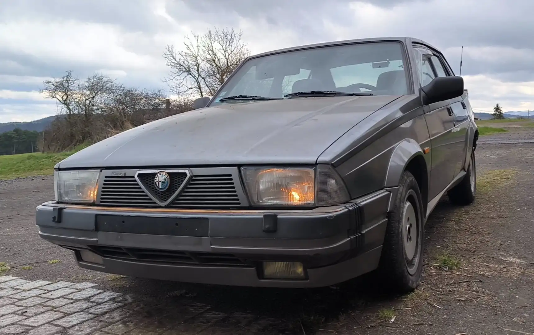 Alfa Romeo 75 75 3.0 V6 America Grijs - 1