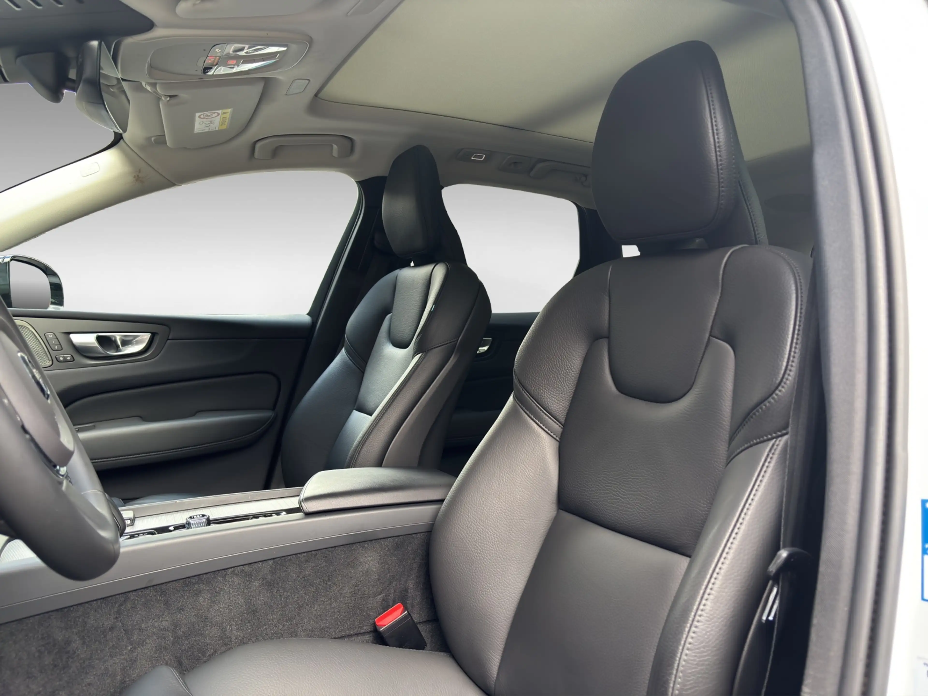 Volvo XC60 T8 AWD R-Design Leder H&K Memory Pano — photo 11