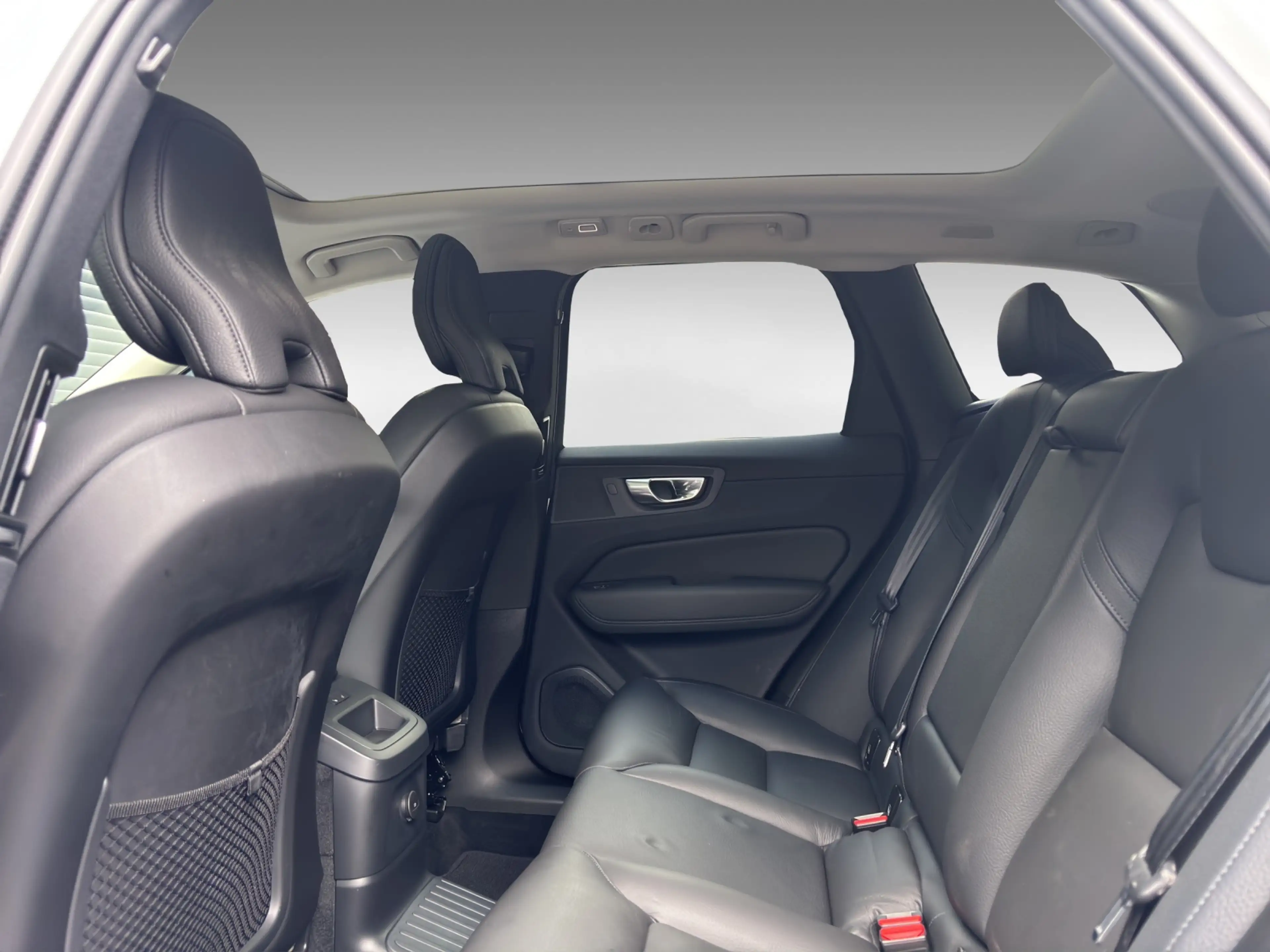 Volvo XC60 T8 AWD R-Design Leder H&K Memory Pano — photo 12