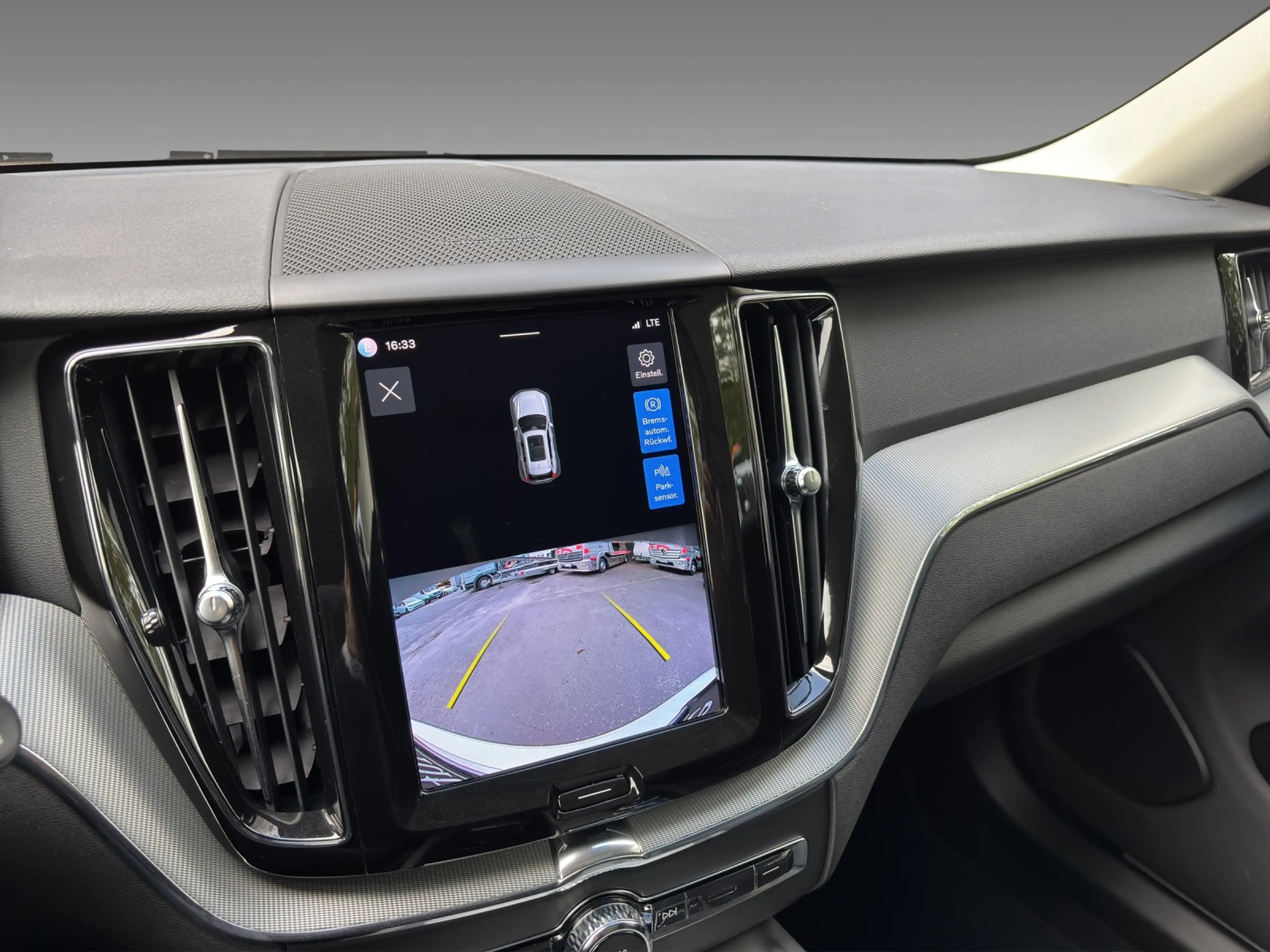 Volvo XC60 T8 AWD R-Design Leder H&K Memory Pano — photo 14