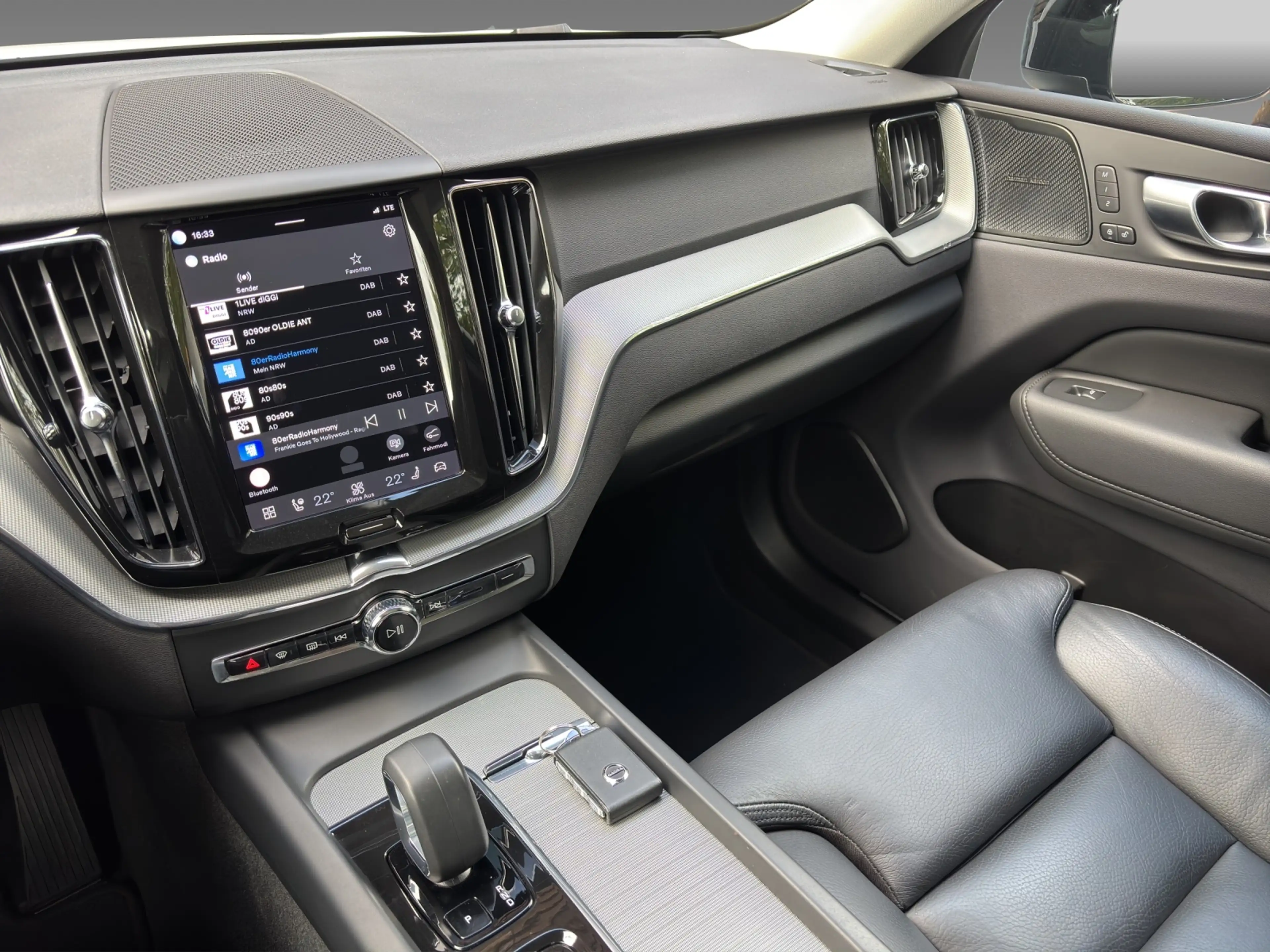 Volvo XC60 T8 AWD R-Design Leder H&K Memory Pano — photo 13