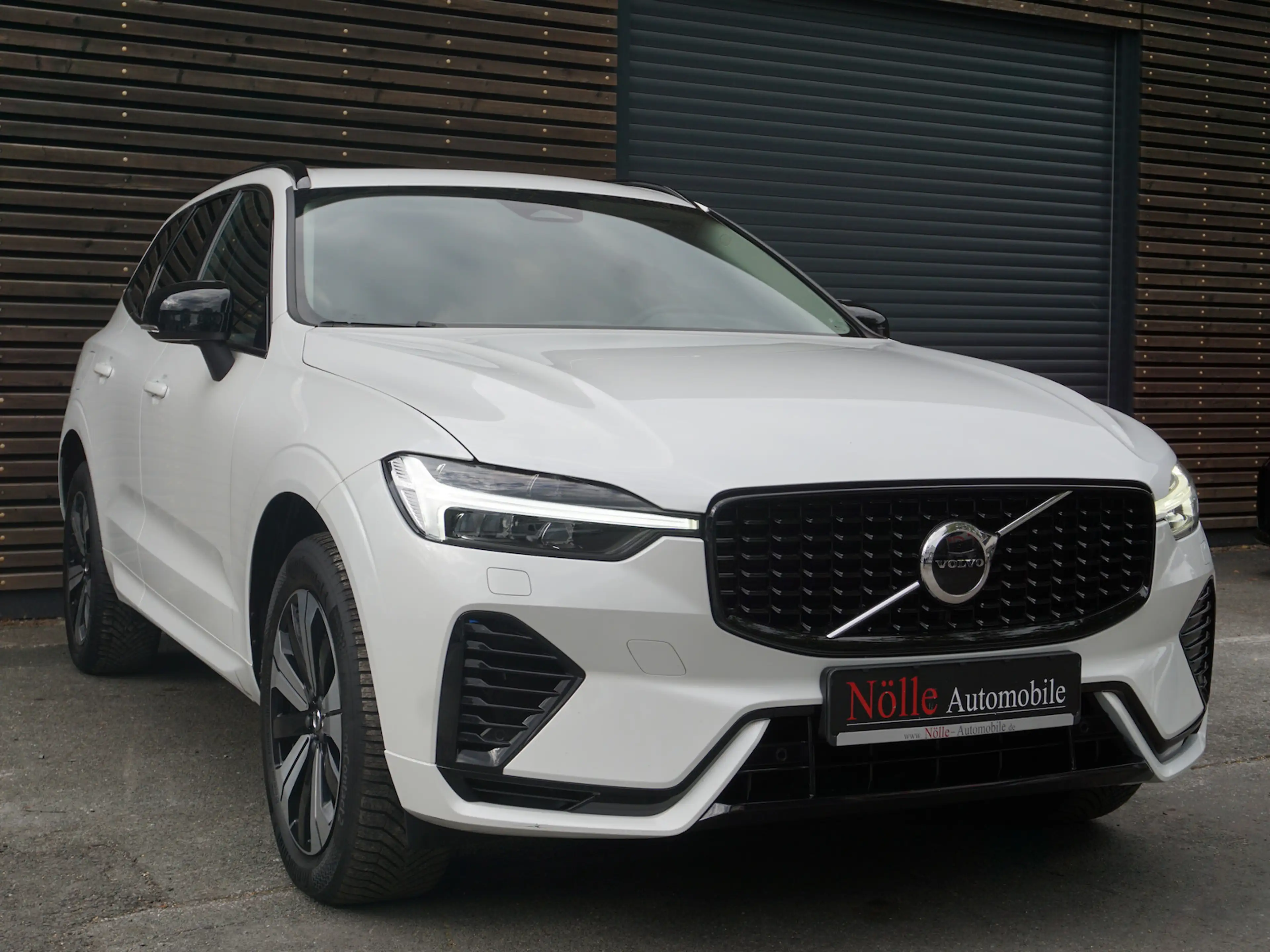 Volvo XC60 T8 AWD R-Design Leder H&K Memory Pano — photo 4