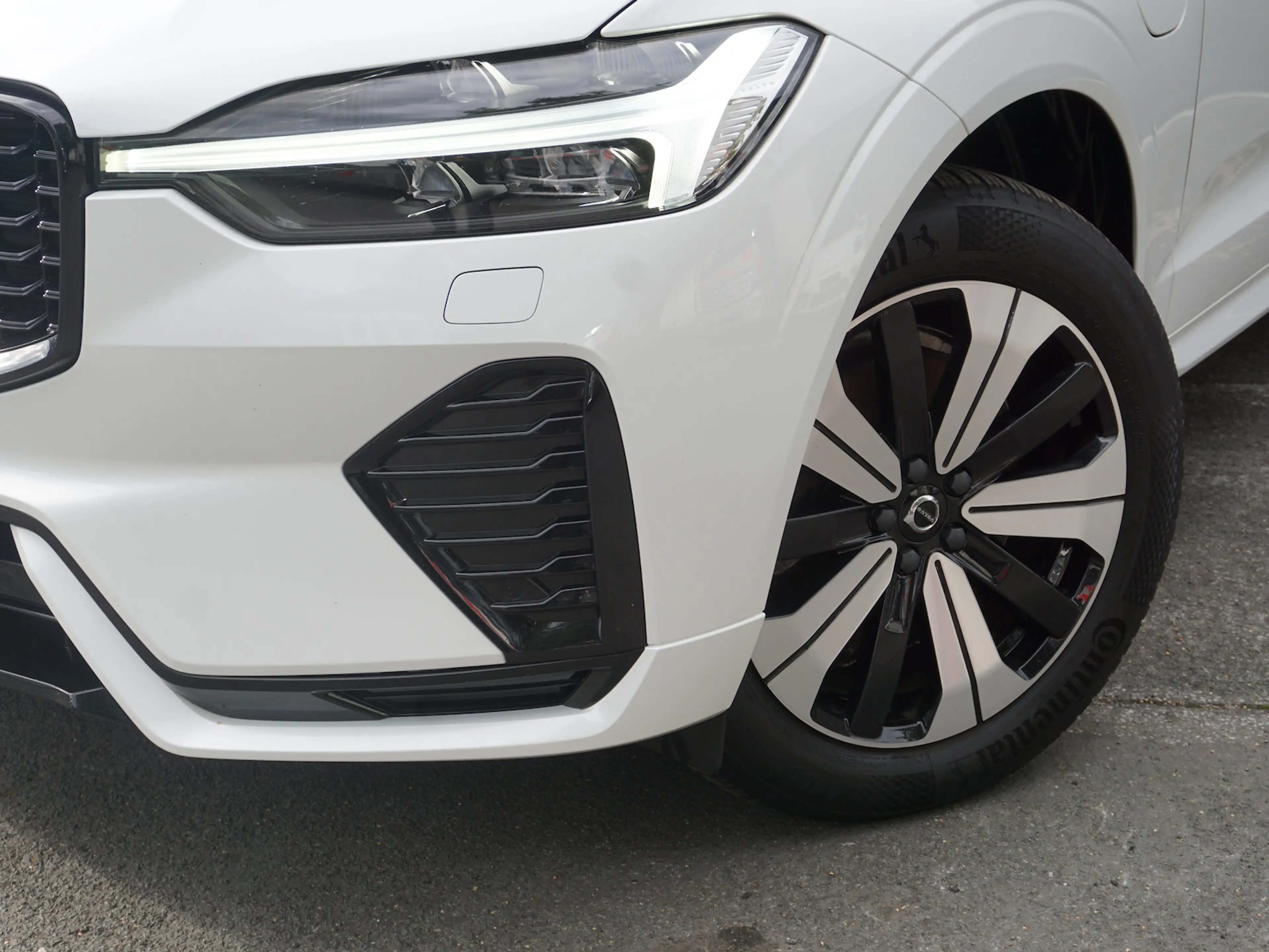 Volvo XC60 T8 AWD R-Design Leder H&K Memory Pano — photo 2