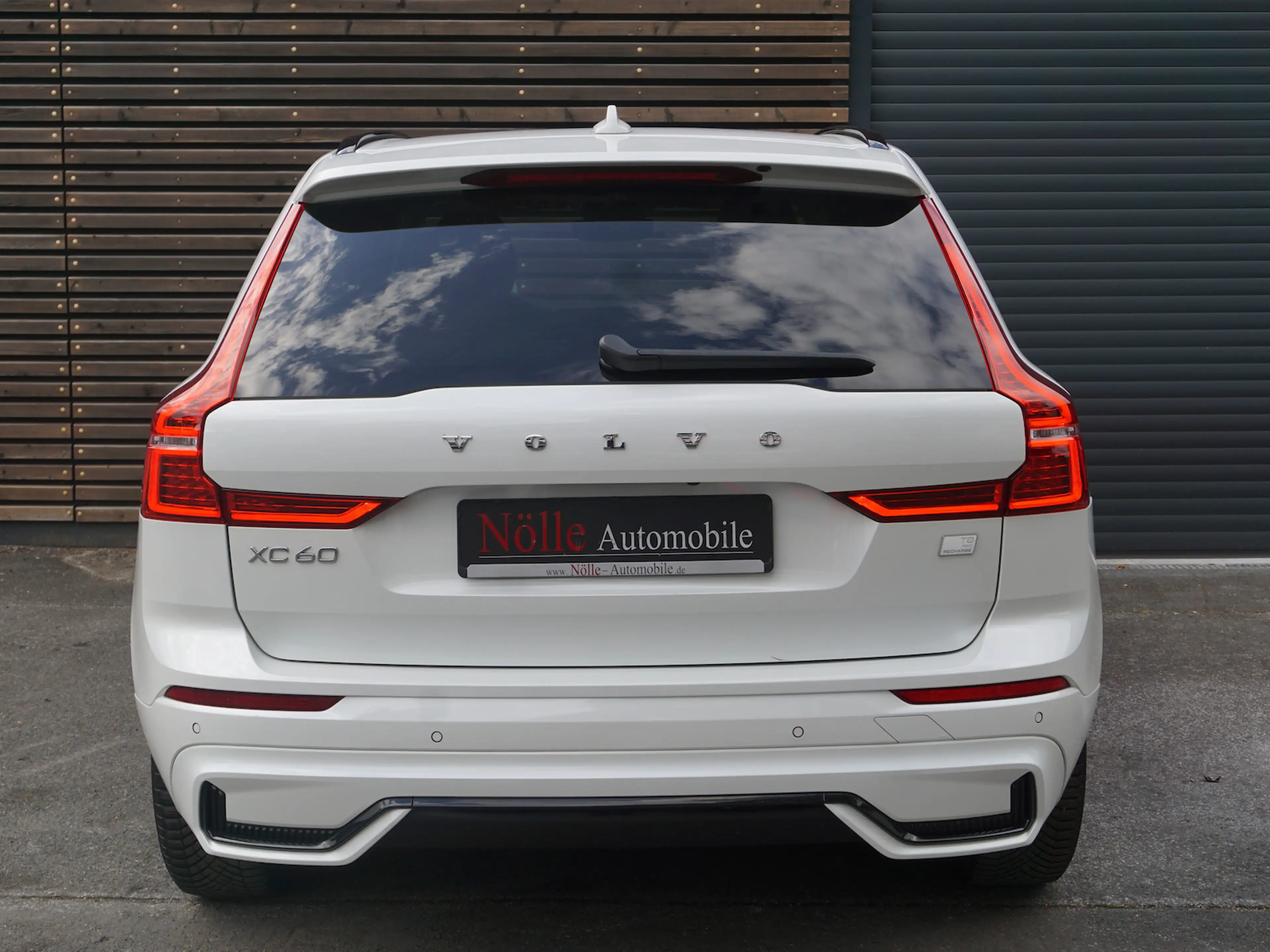 Volvo XC60 T8 AWD R-Design Leder H&K Memory Pano — photo 6