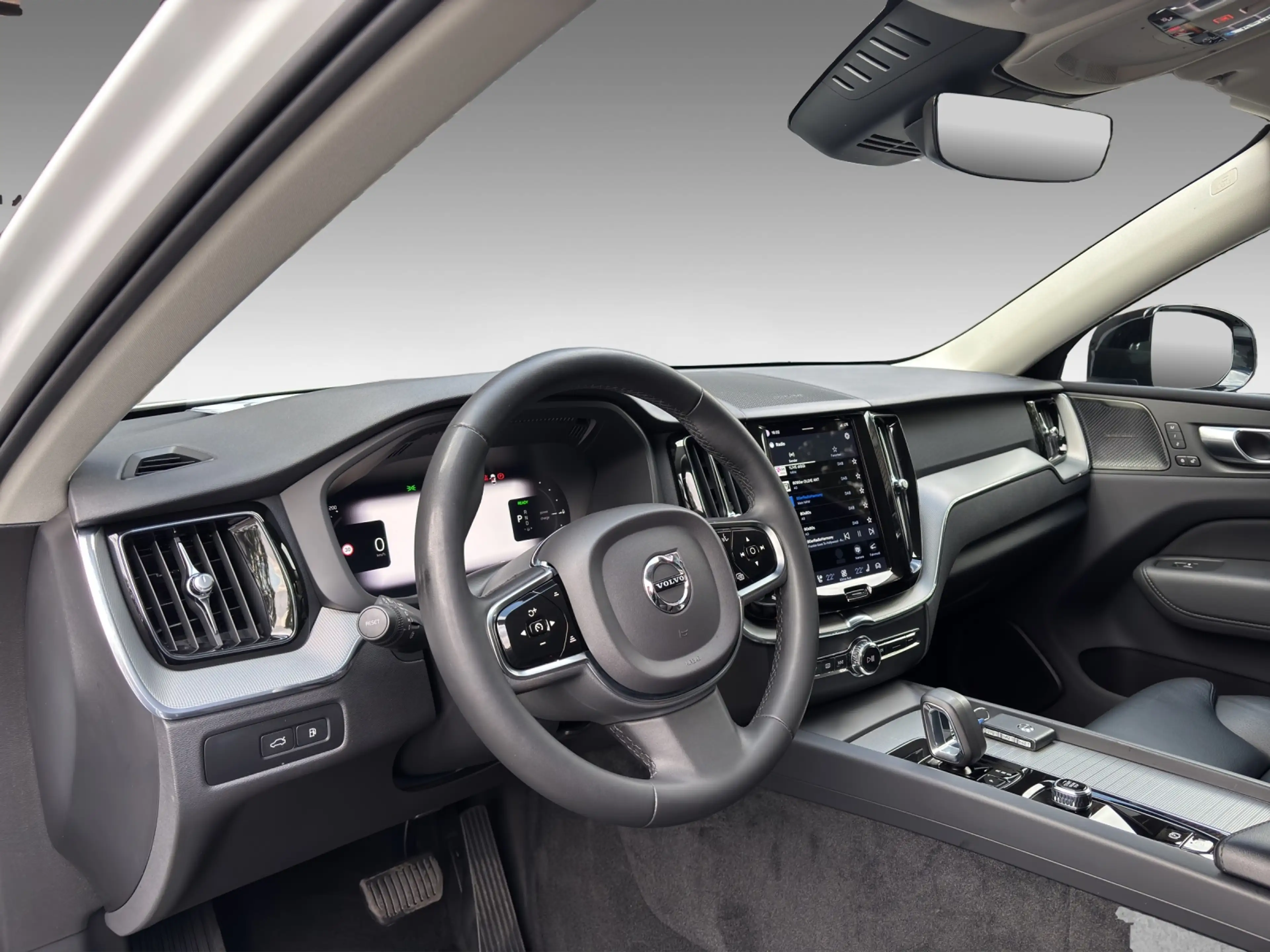 Volvo XC60 T8 AWD R-Design Leder H&K Memory Pano — photo 9