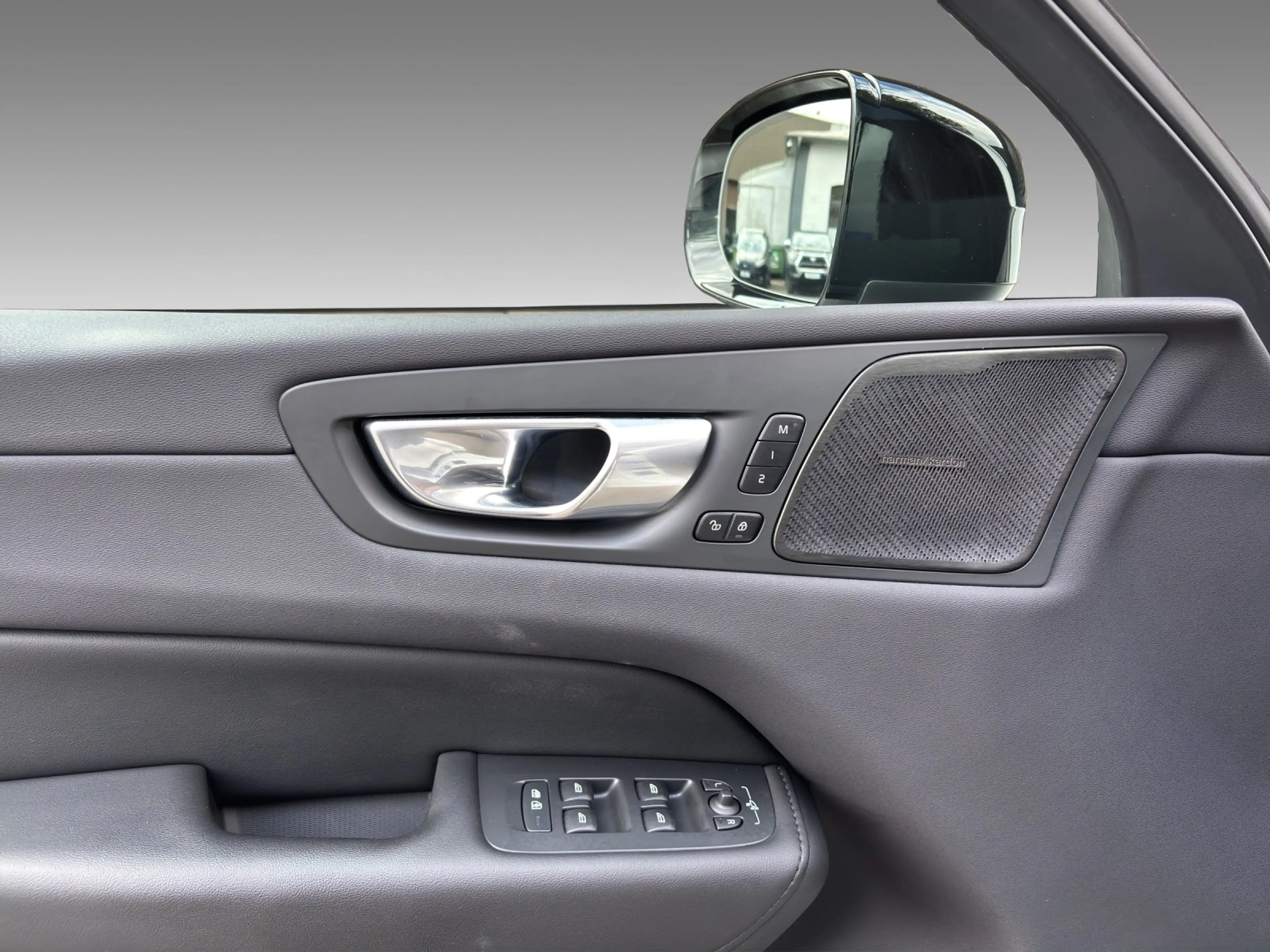 Volvo XC60 T8 AWD R-Design Leder H&K Memory Pano — photo 10