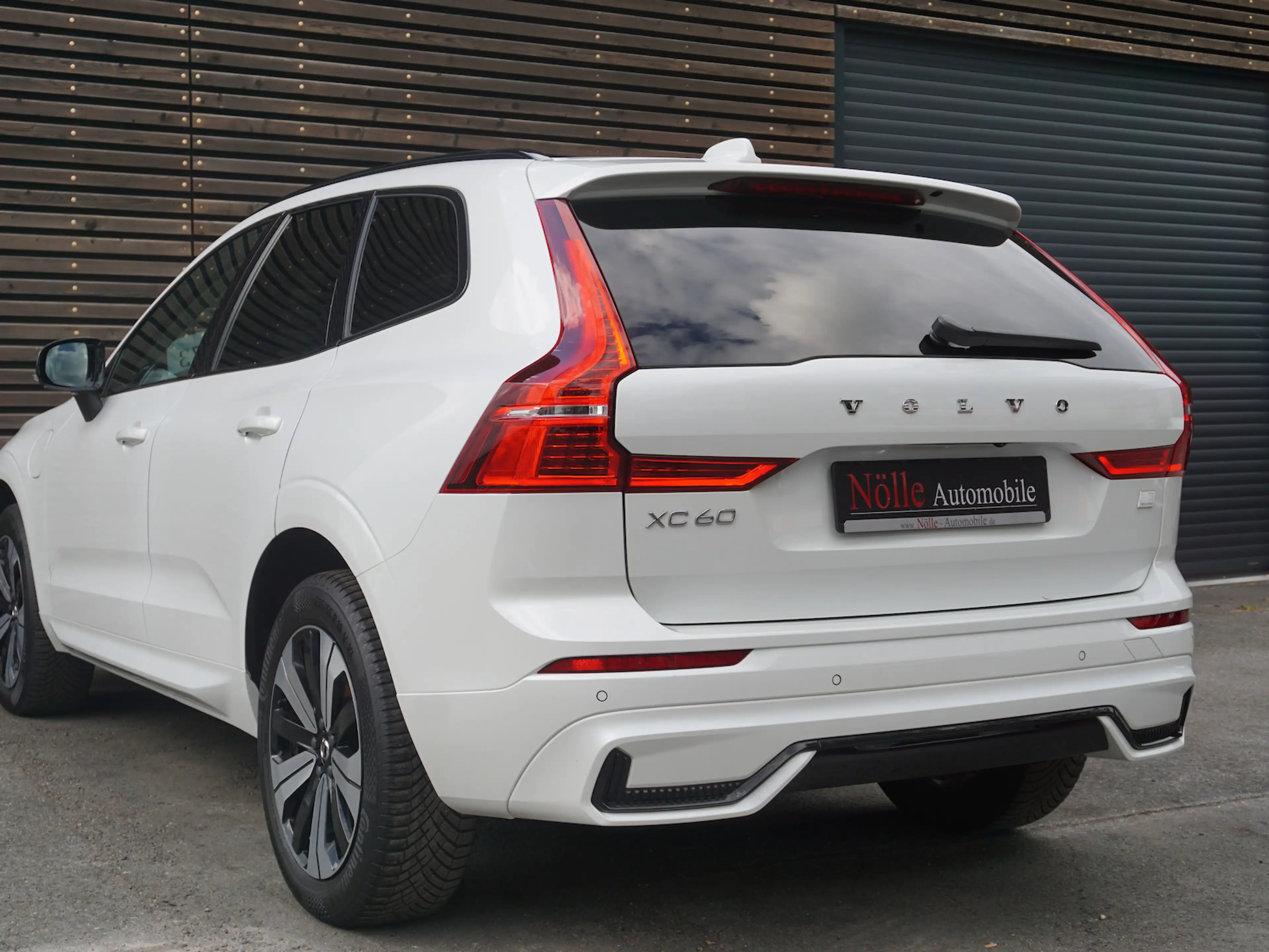 Volvo XC60 T8 AWD R-Design Leder H&K Memory Pano — photo 5