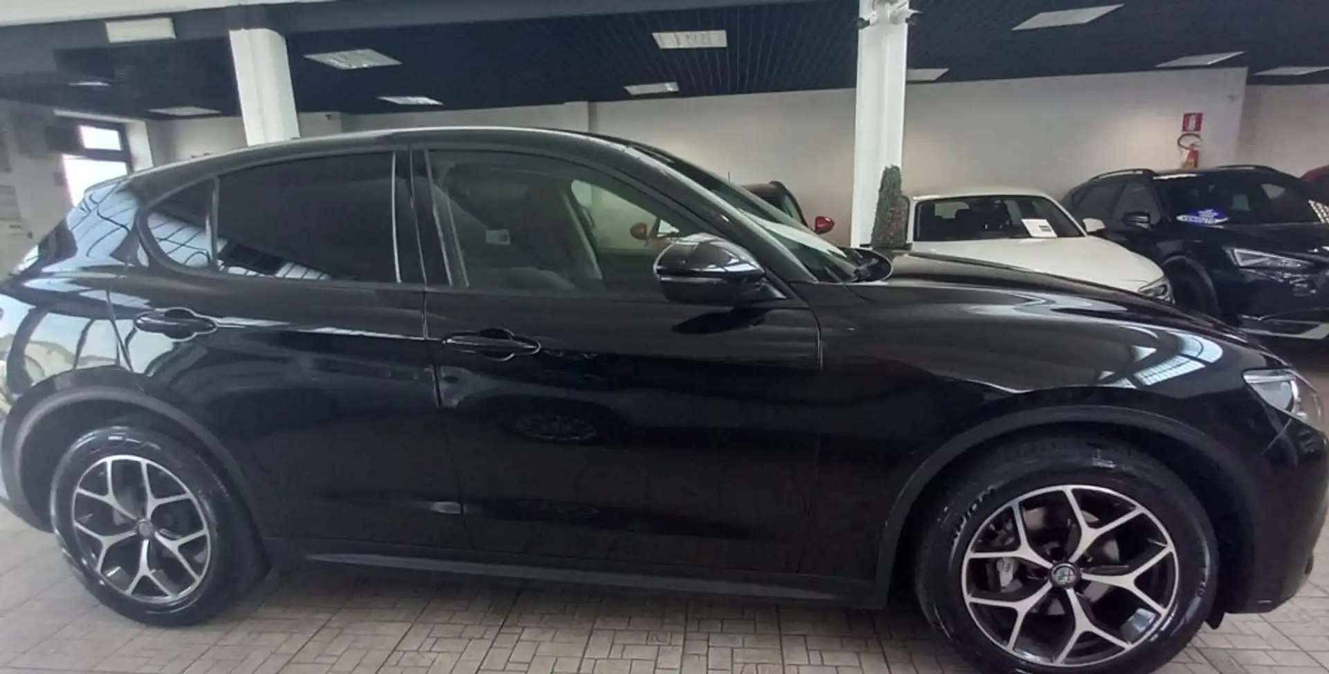 Alfa Romeo Stelvio 2.2 Turbodiesel 160 CV AT8 RWD Sport-Tech Nero - 2