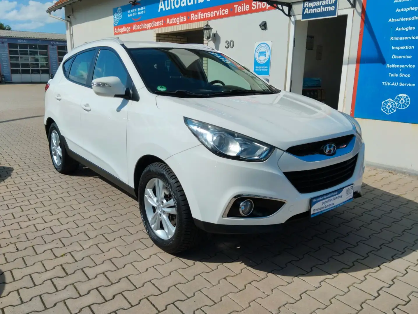 Hyundai iX35 Comfort TÜV-AU 08-2025 bijela - 1