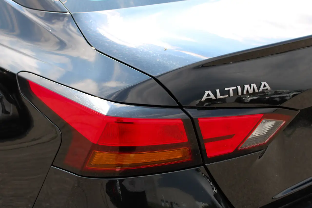 Nissan Altima fotografie Nissan Altima