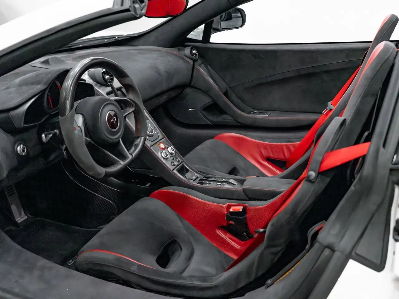 McLaren 675LT снимка McLaren 675LT