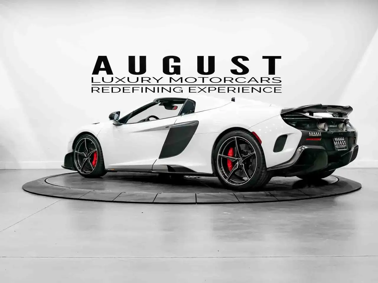 McLaren 675LT снимка McLaren 675LT