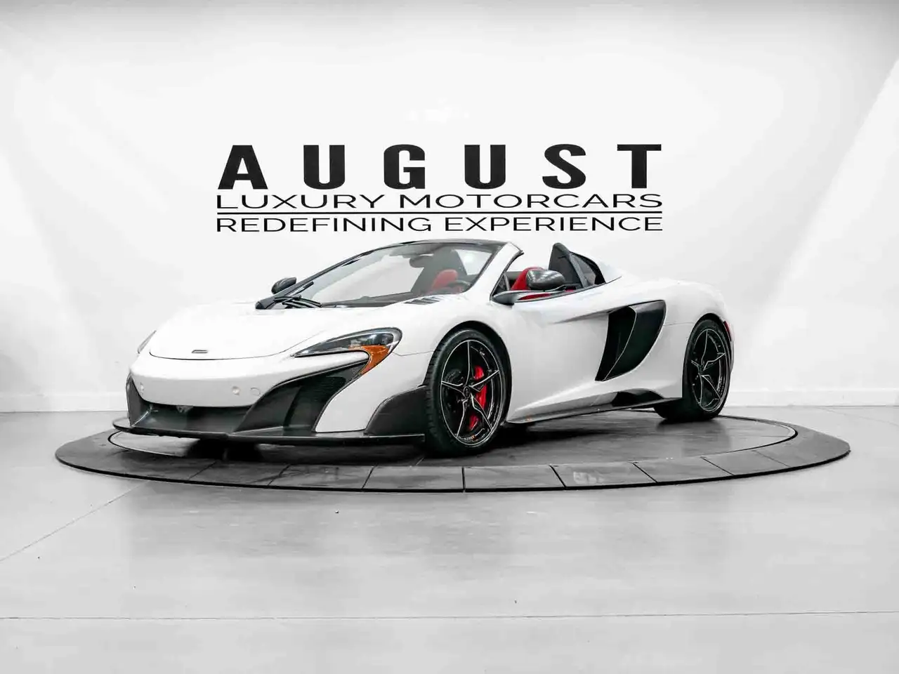 McLaren 675LT снимка McLaren 675LT