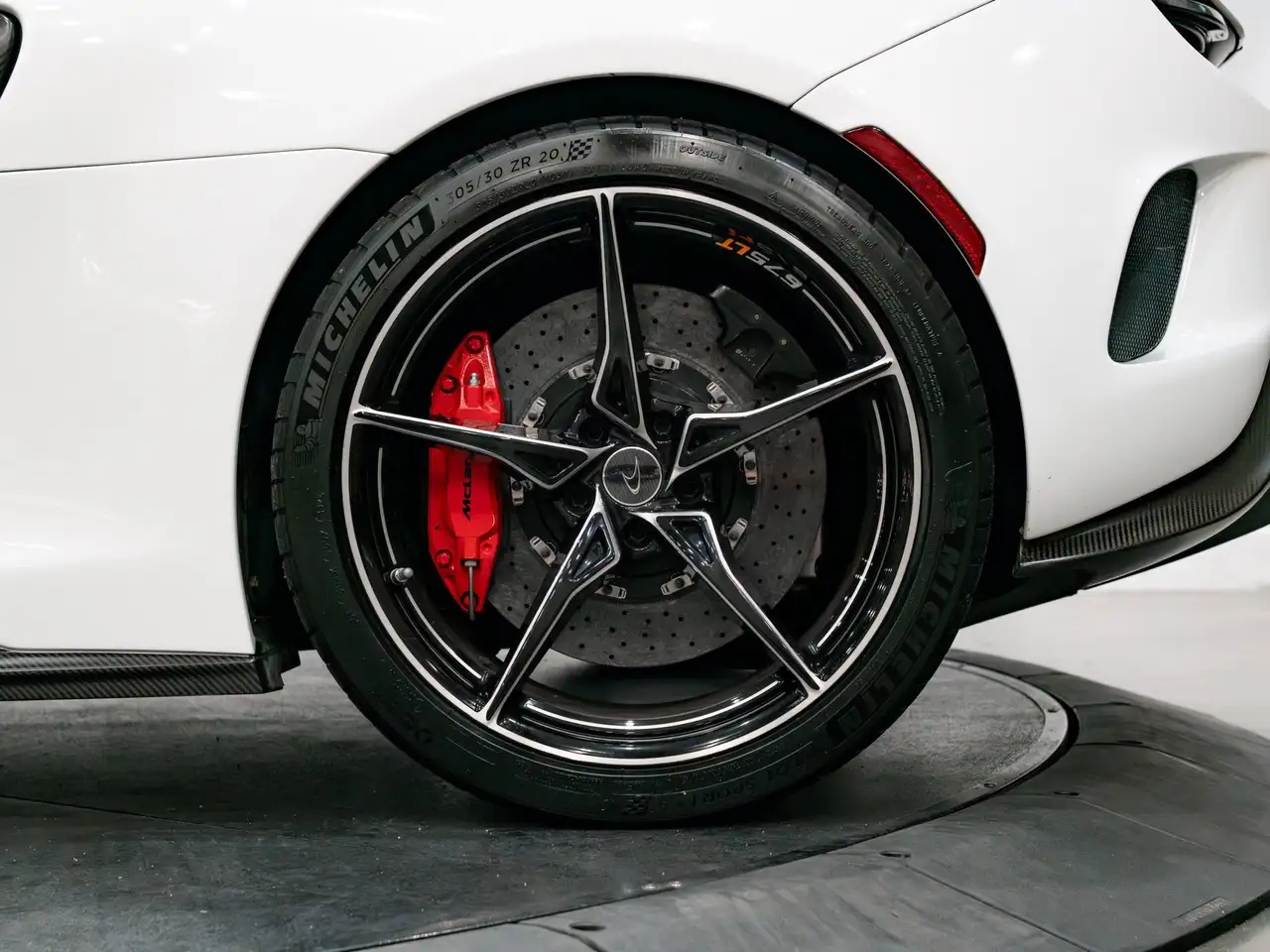 McLaren 675LT снимка McLaren 675LT