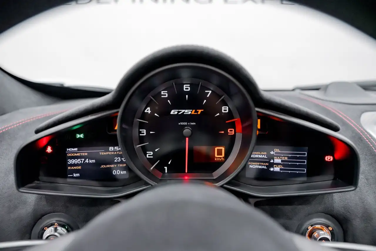 McLaren 675LT снимка McLaren 675LT