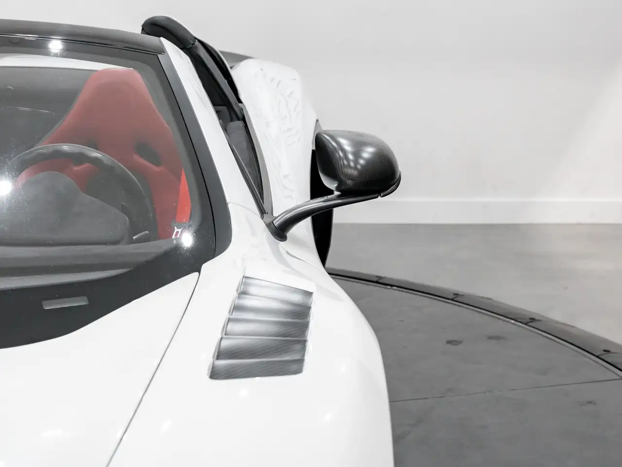 McLaren 675LT снимка McLaren 675LT