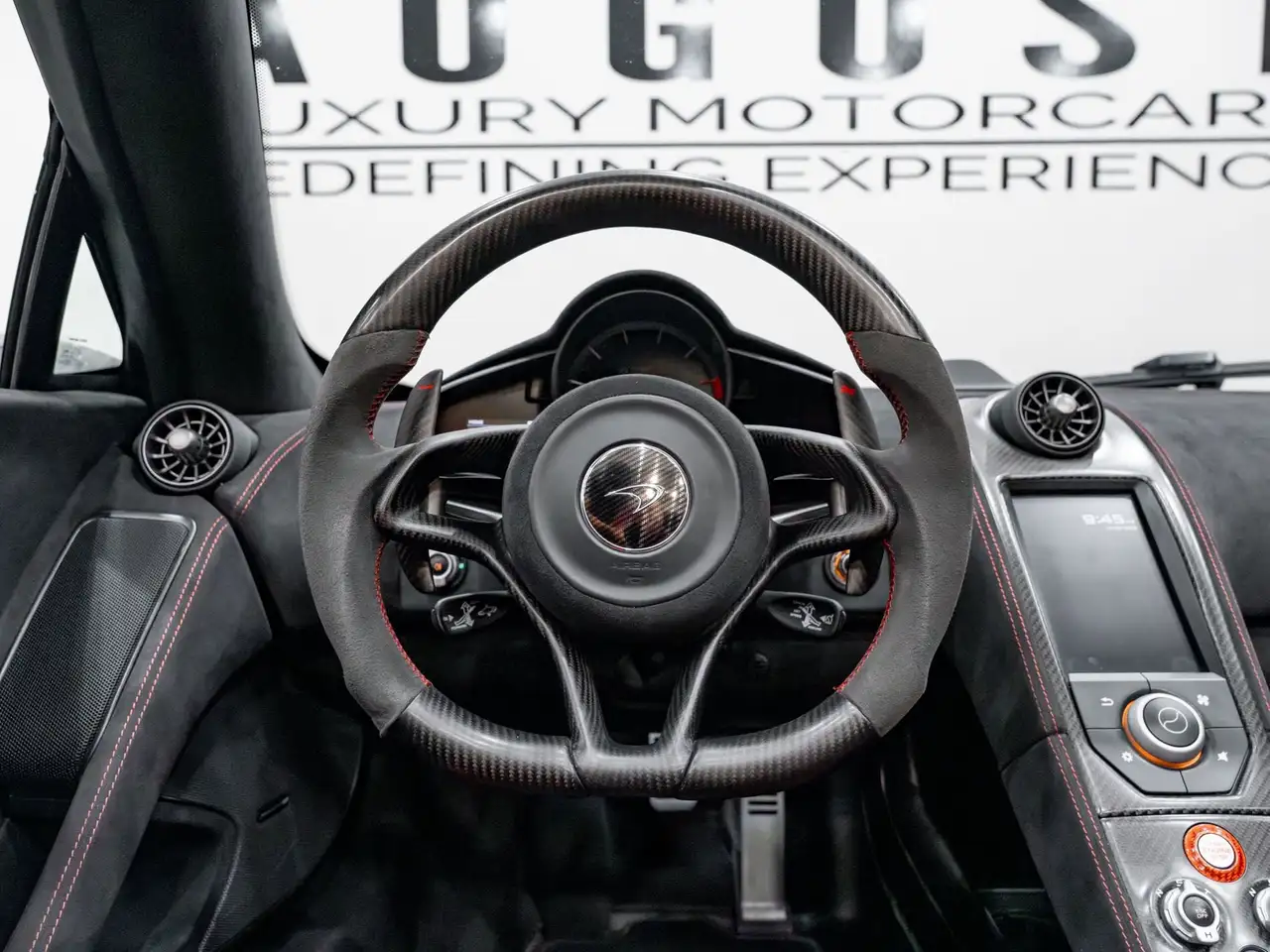 McLaren 675LT снимка McLaren 675LT