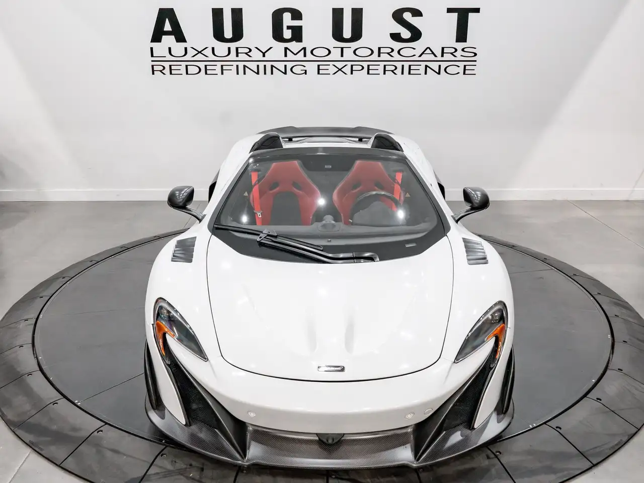 McLaren 675LT снимка McLaren 675LT