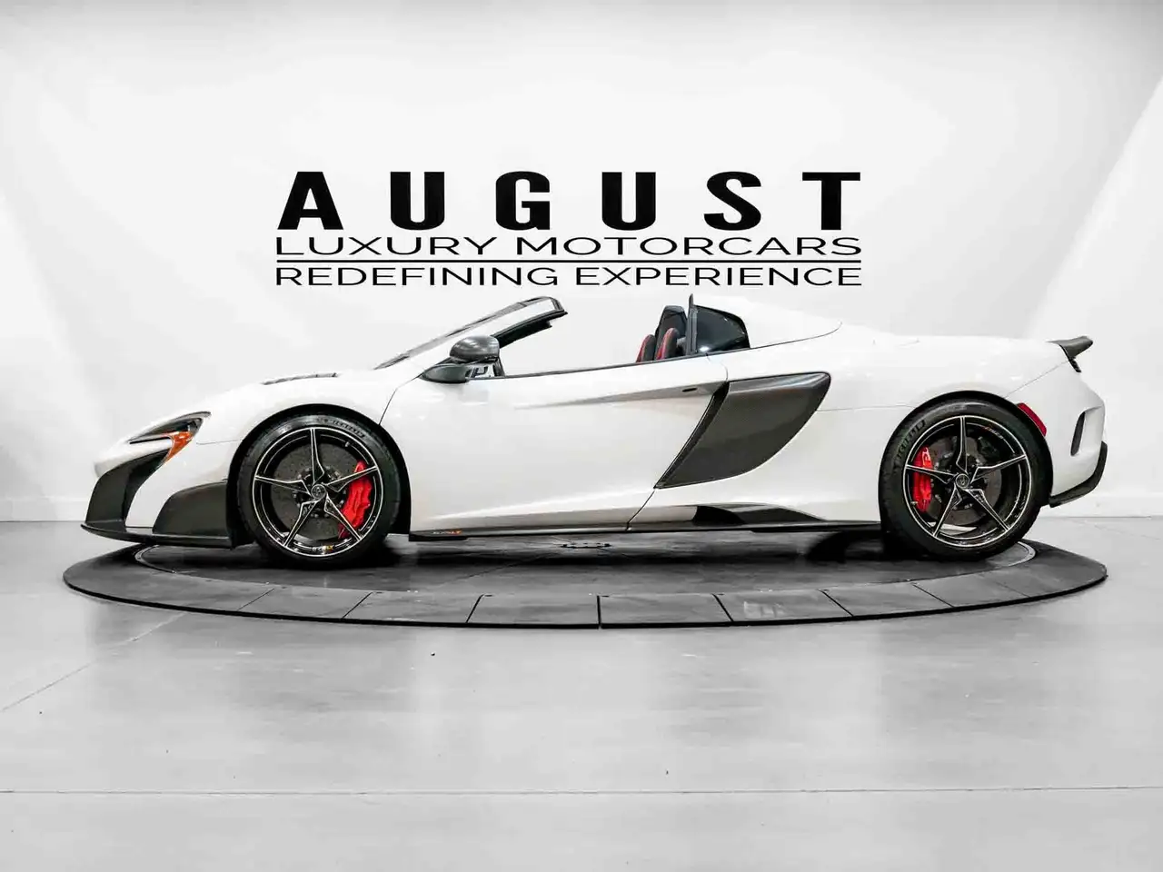 McLaren 675LT снимка McLaren 675LT
