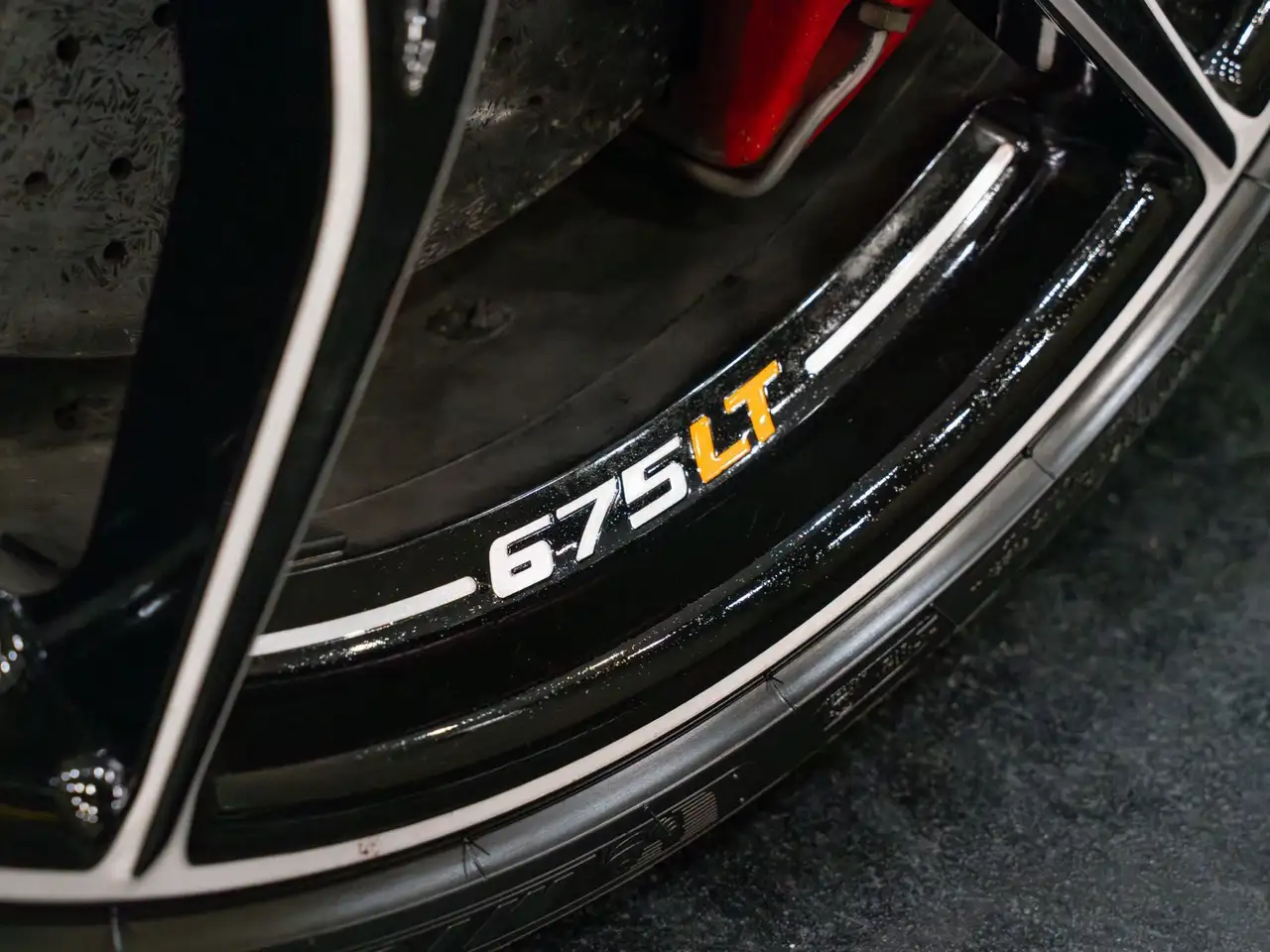 McLaren 675LT снимка McLaren 675LT