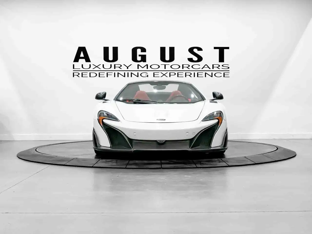 McLaren 675LT снимка McLaren 675LT