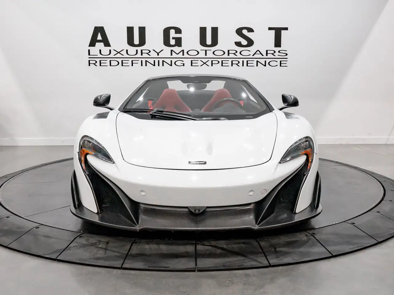 McLaren 675LT снимка McLaren 675LT