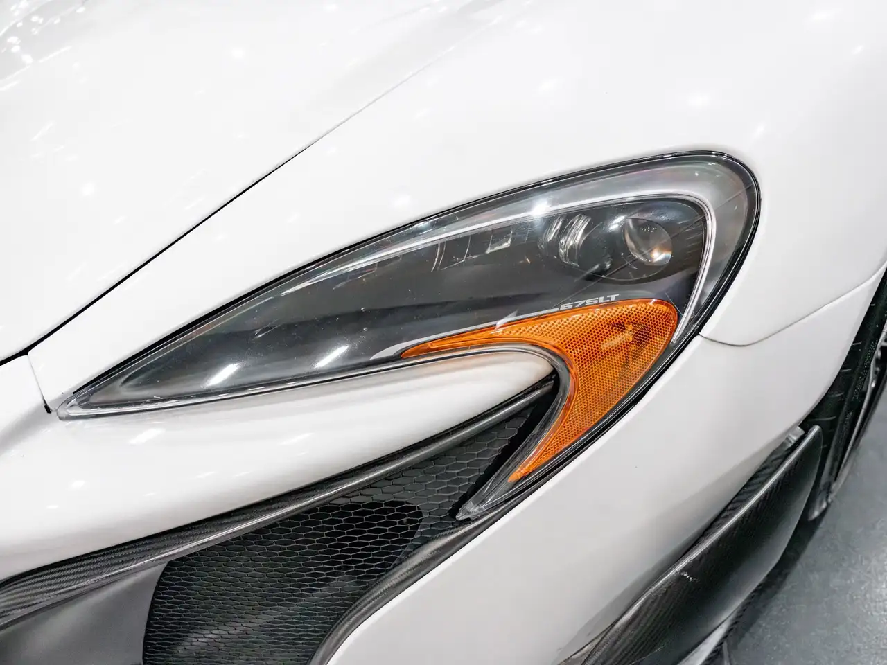 McLaren 675LT снимка McLaren 675LT