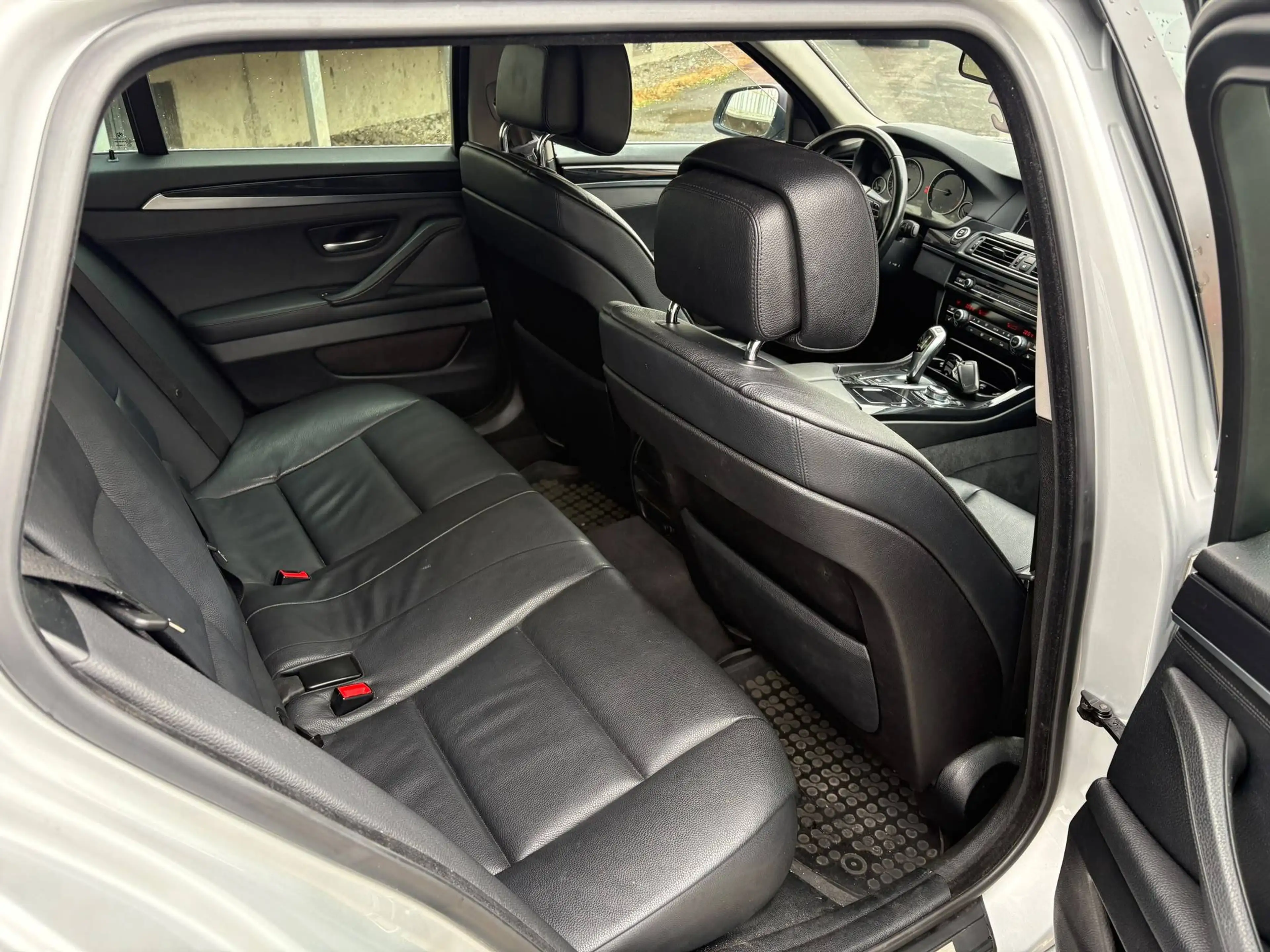 BMW 520 5er Touring Diesel 520d Touring Sport-Aut.*Leder*Navigation*Tempomat*Anhängerkupplung* — photo 9