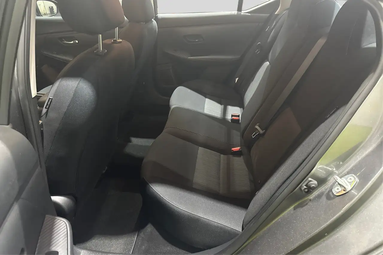Nissan Sentra снимка Nissan Sentra