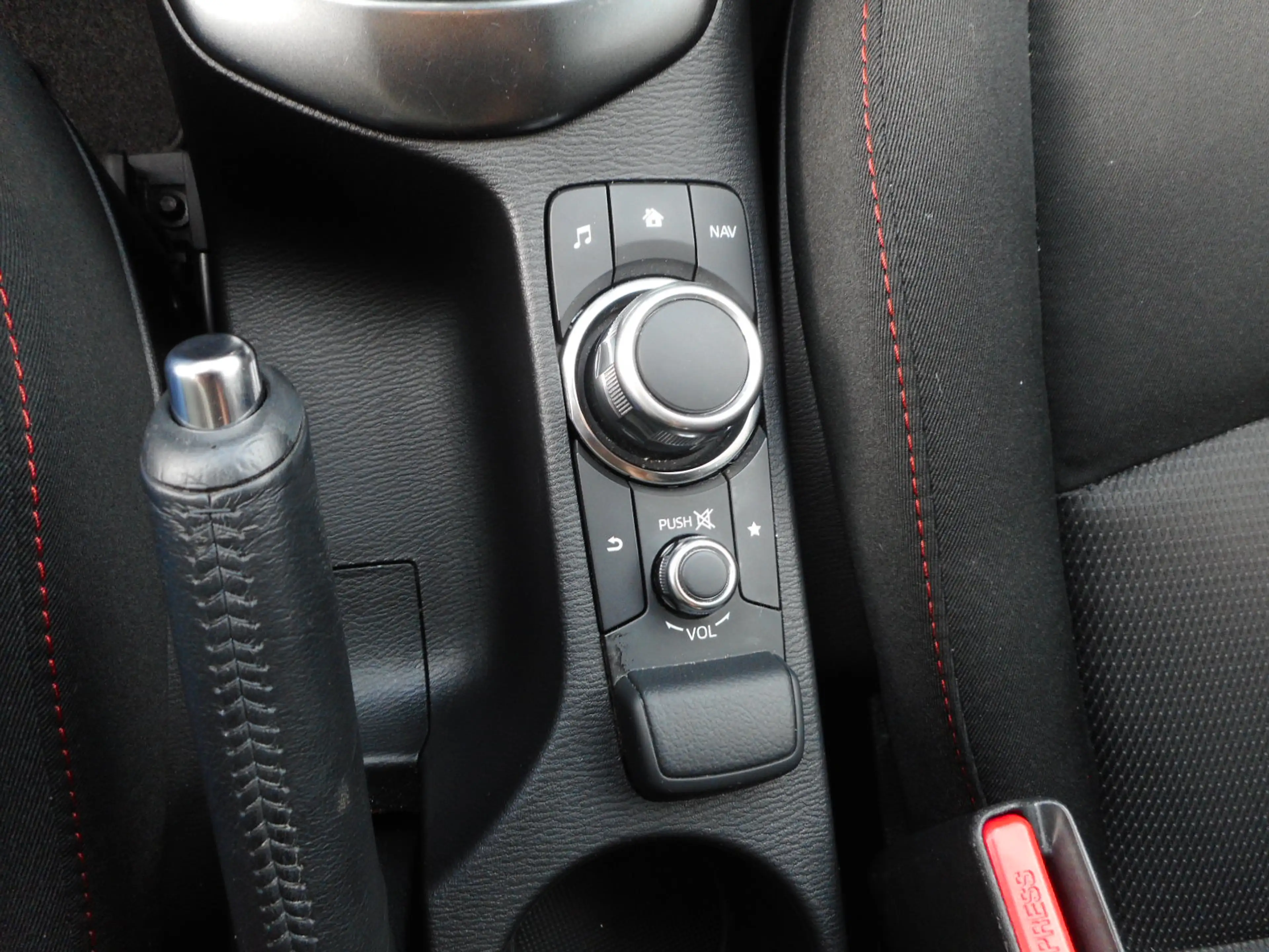 Mazda 2 1.5 e-SkyActiv-G 90 Homura — photo 13