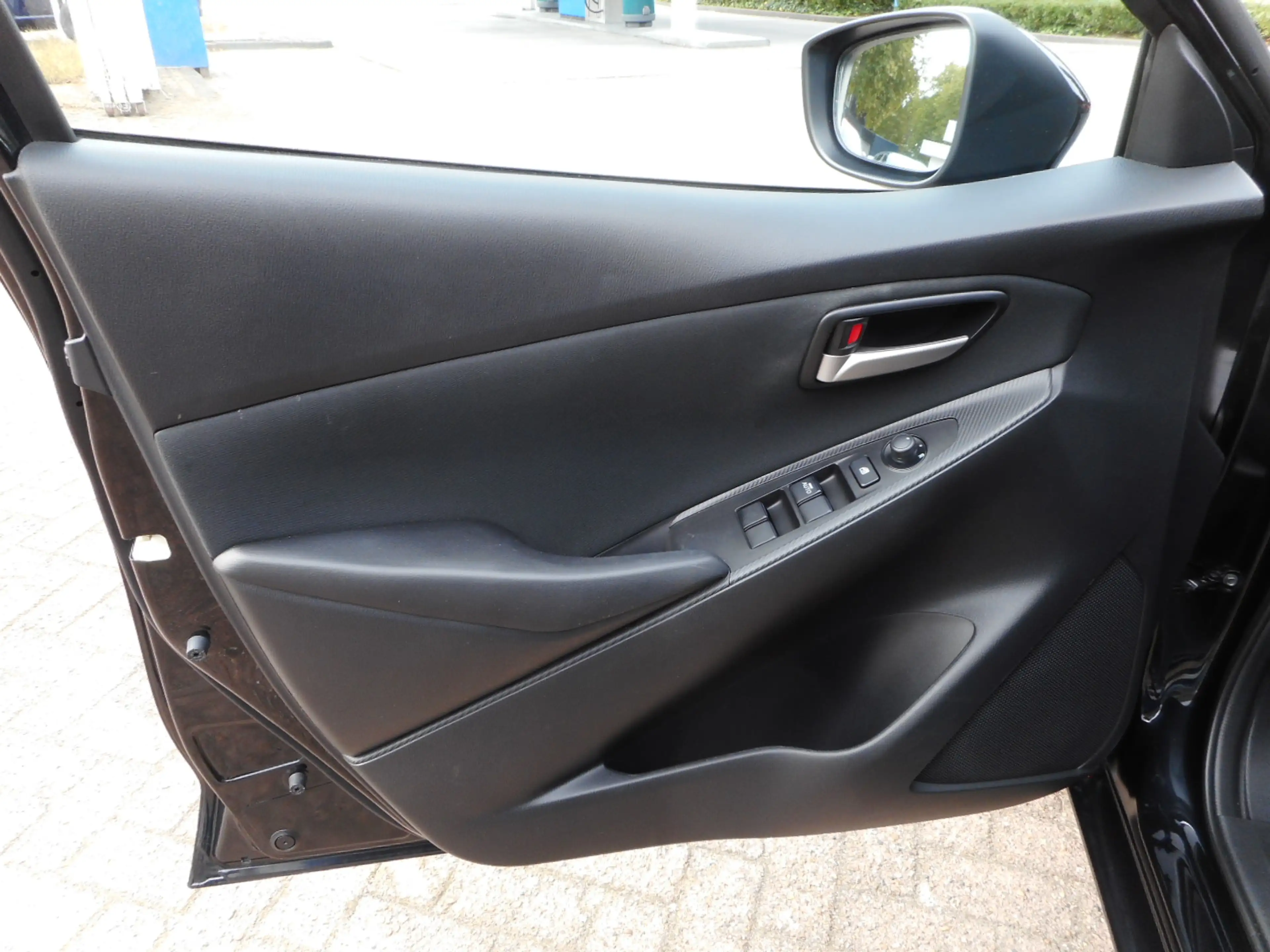 Mazda 2 1.5 e-SkyActiv-G 90 Homura — photo 11