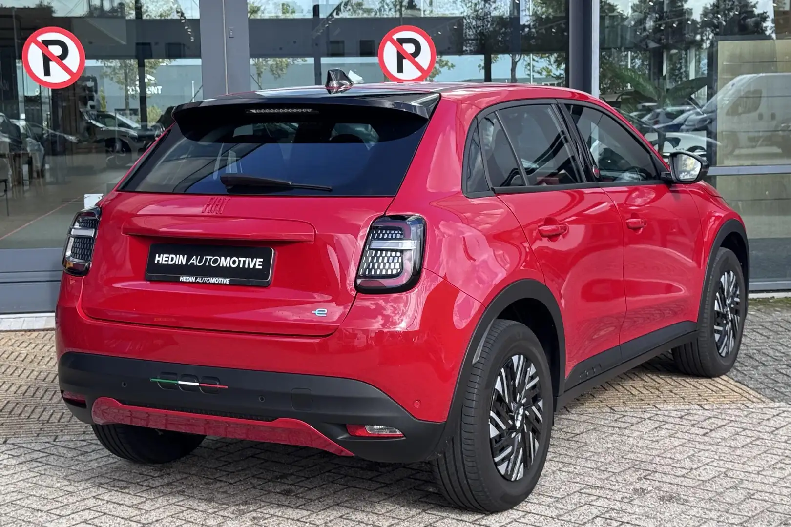 Fiat 600e RED 54 kWh | 400km actieradius | Navigatie via App Rood - 2