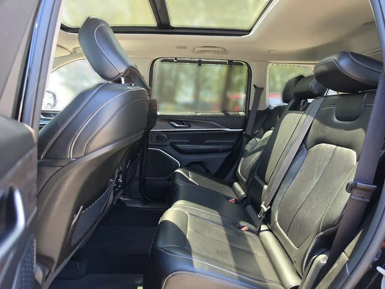 Jeep Grand Cherokee photo Jeep Grand Cherokee
