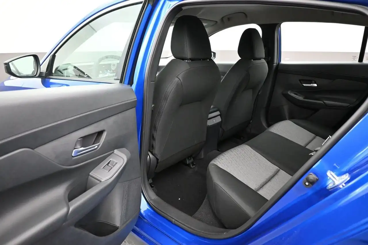 Nissan Sentra снимка Nissan Sentra