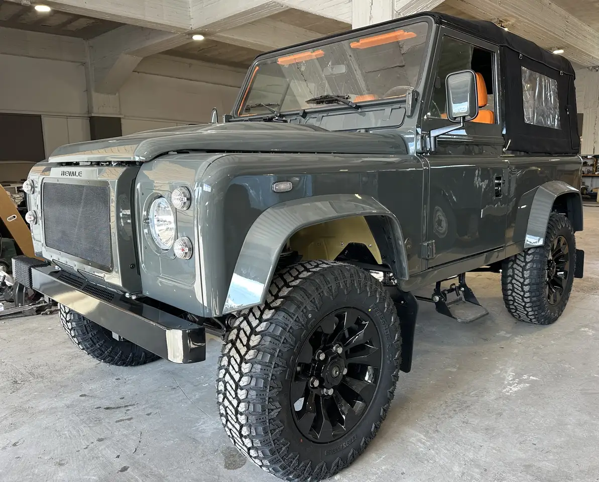 Land Rover Defender